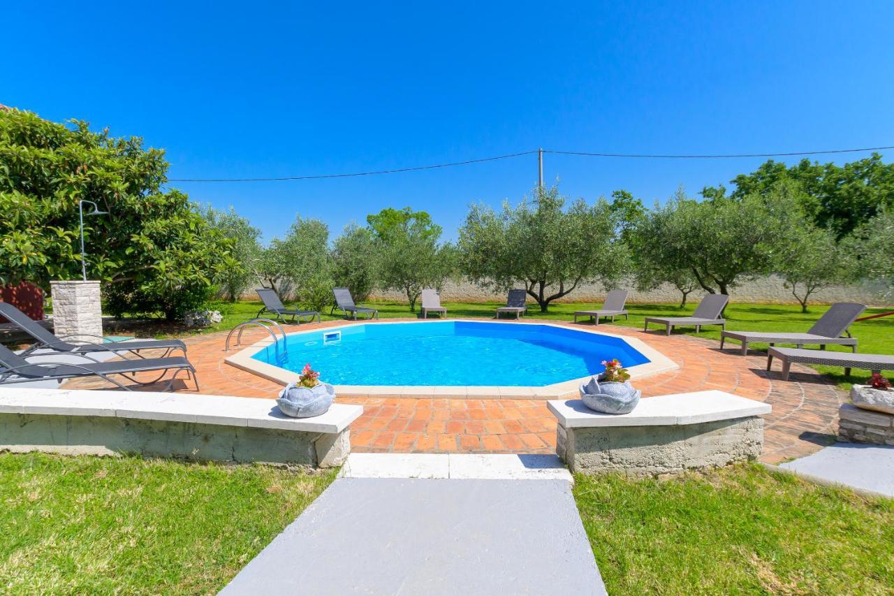 Villa Carla With Private Pool & Kids Playground - Pet Friendly Mutvoran Εξωτερικό φωτογραφία