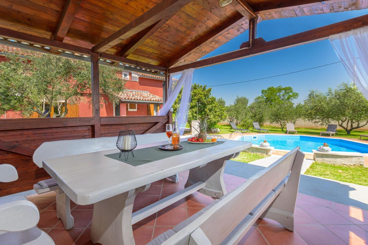 Villa Carla With Private Pool & Kids Playground - Pet Friendly Mutvoran Εξωτερικό φωτογραφία