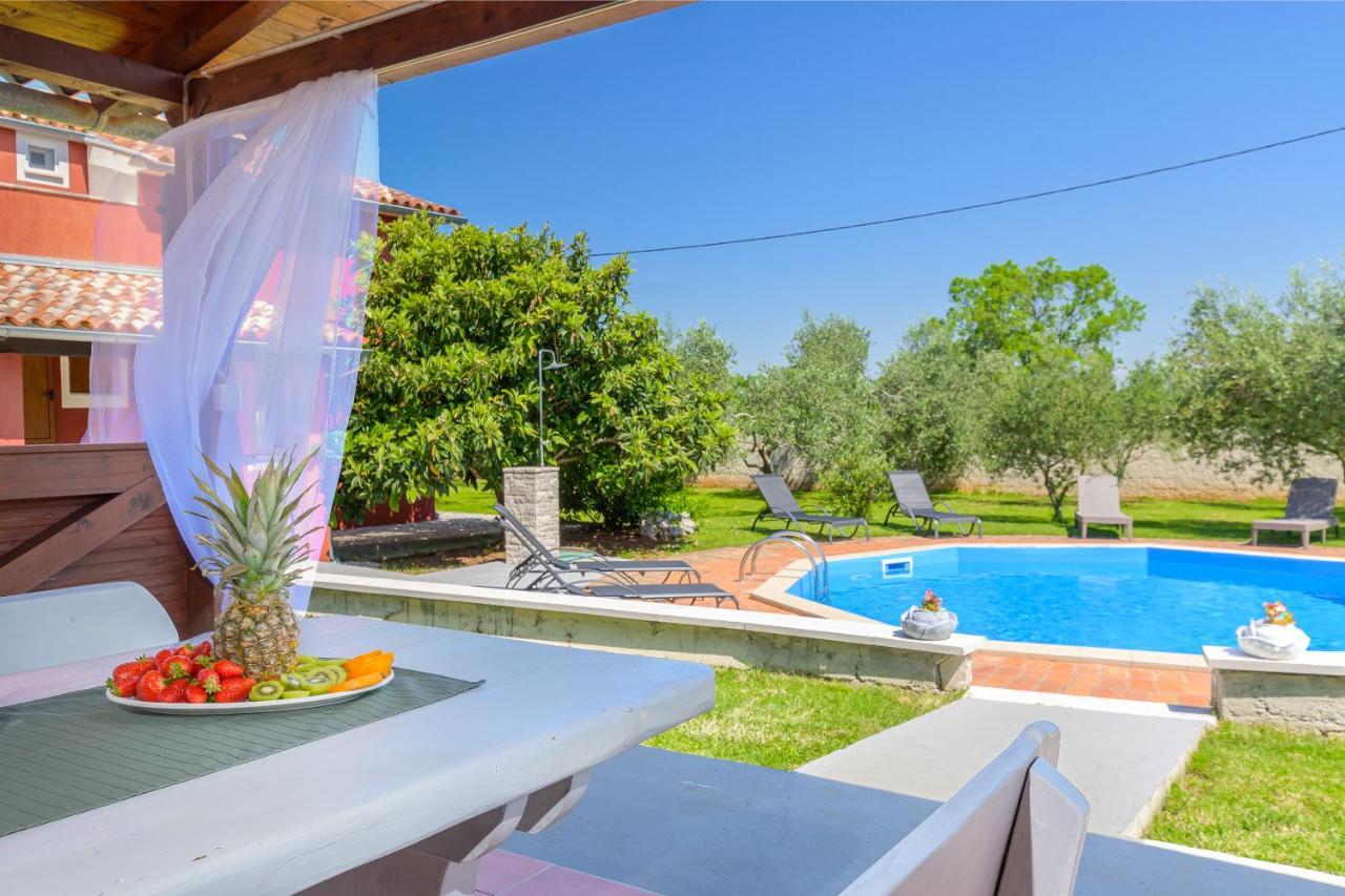 Villa Carla With Private Pool & Kids Playground - Pet Friendly Mutvoran Εξωτερικό φωτογραφία