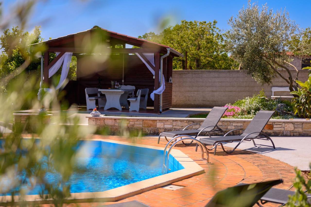 Villa Carla With Private Pool & Kids Playground - Pet Friendly Mutvoran Εξωτερικό φωτογραφία