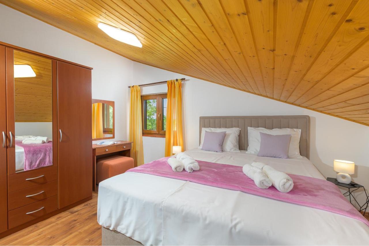 Villa Carla With Private Pool & Kids Playground - Pet Friendly Mutvoran Εξωτερικό φωτογραφία