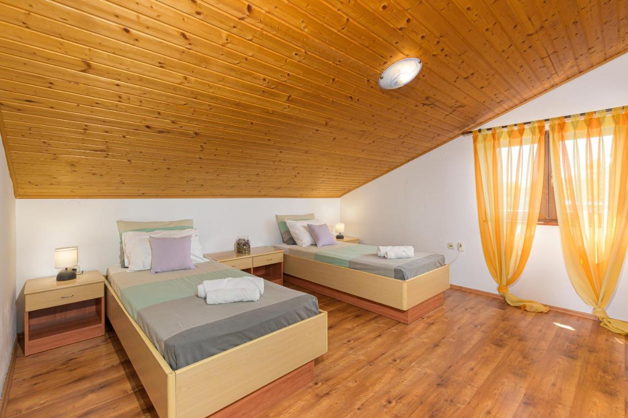 Villa Carla With Private Pool & Kids Playground - Pet Friendly Mutvoran Εξωτερικό φωτογραφία