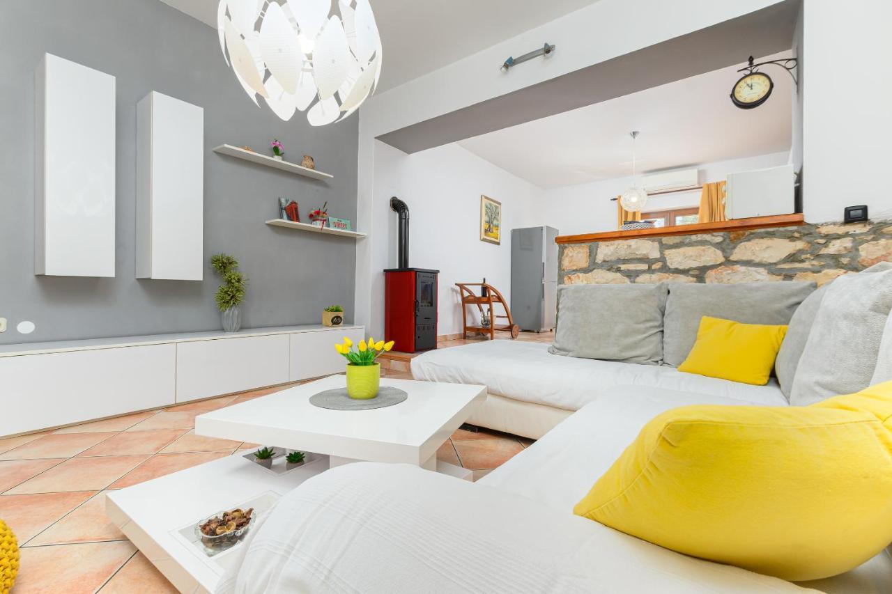 Villa Carla With Private Pool & Kids Playground - Pet Friendly Mutvoran Εξωτερικό φωτογραφία